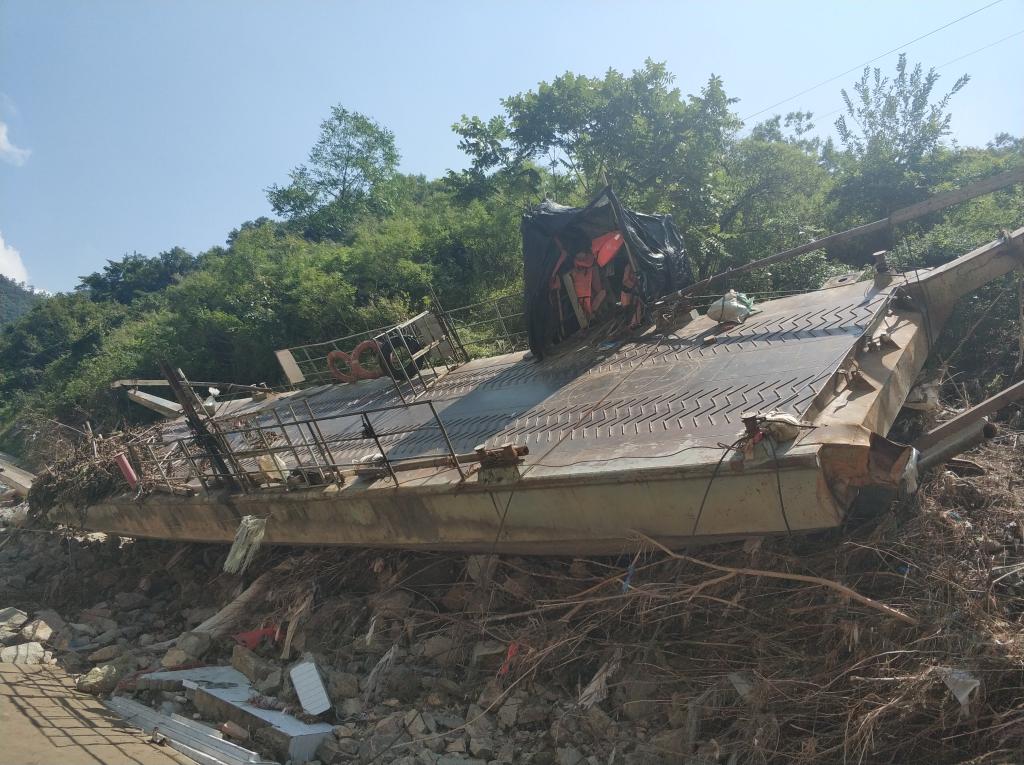 ����ˮ����ɽ�µĶɴ�